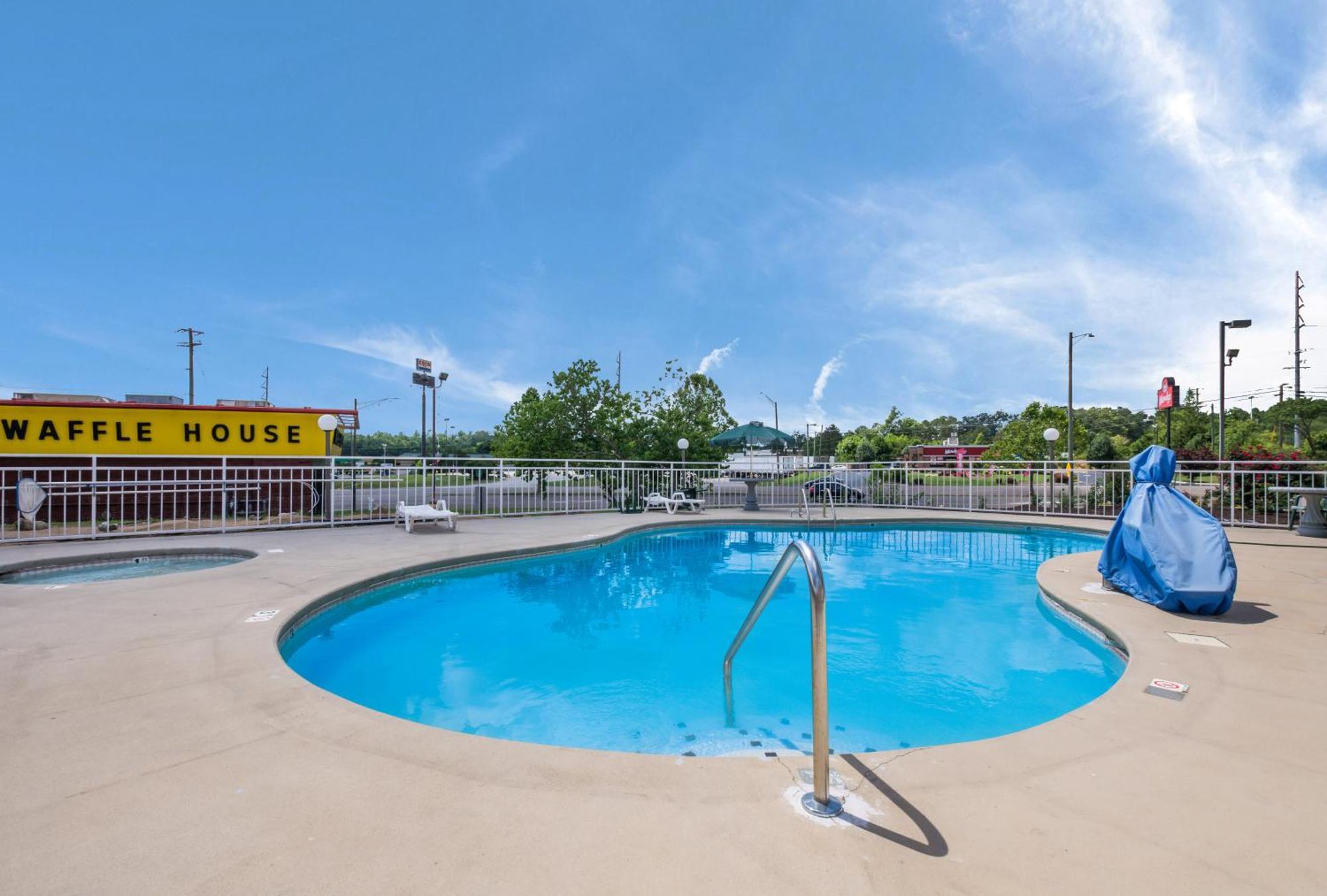 Econo Lodge Inn & Suites East Knoxville Buitenkant foto